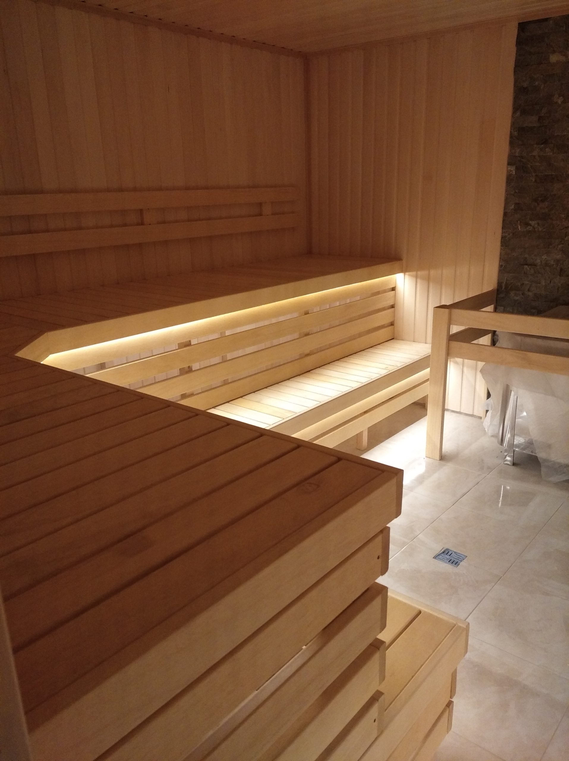 Suomalainen sauna kotonasi: 5 askelta täydelliseen rentoutumispaikkaanHei!